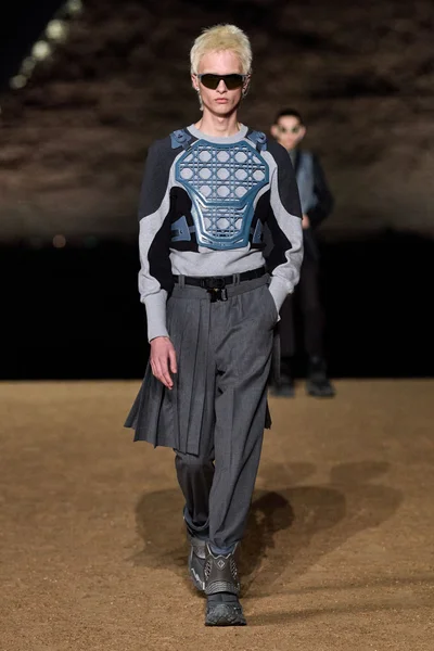 Look 60